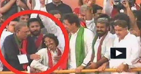 Funny Worker of PTI refused to leave Imran Khan from stage